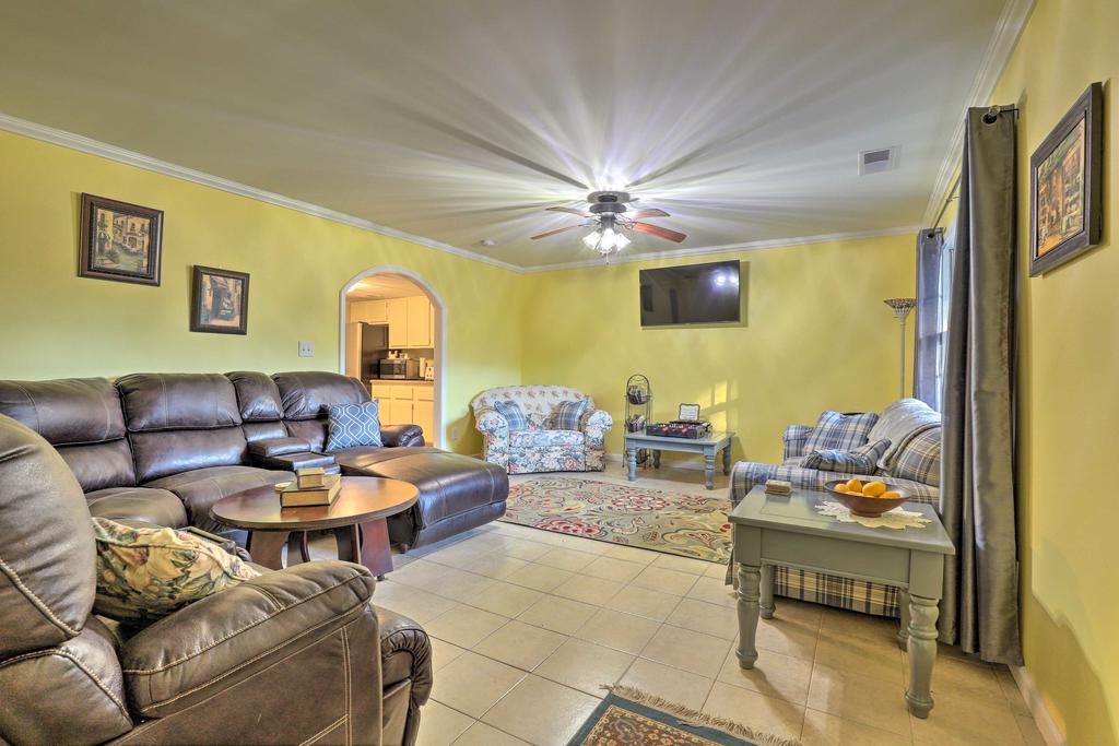 Apt With Shared Pool - 23 Miles To LakePoint! - thumb 1