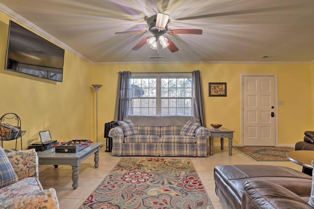 Apt With Shared Pool - 23 Miles To LakePoint! - thumb 2