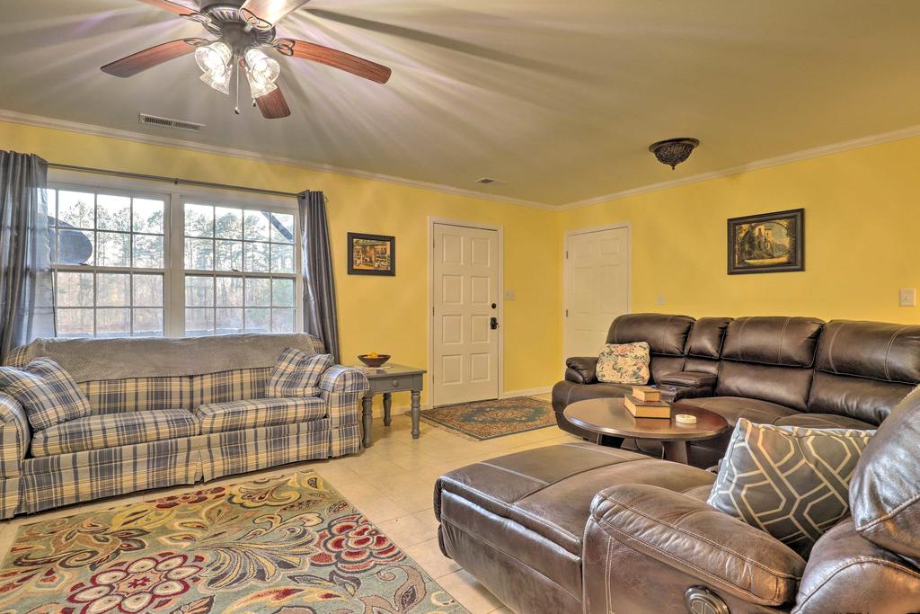 Apt With Shared Pool - 23 Miles To LakePoint! - thumb 3