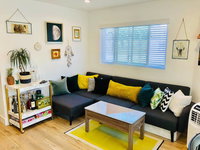 ARTBNB // NEW // poolVIEW // business // LAX // ECO // kingBED USA Accommodation