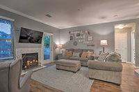 Aurora Condo with Patio Mins to Breweries and Parks Hotels Santiago