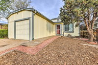 Aurora House with Private Yard and Deck - Near Denver Hotels Santiago