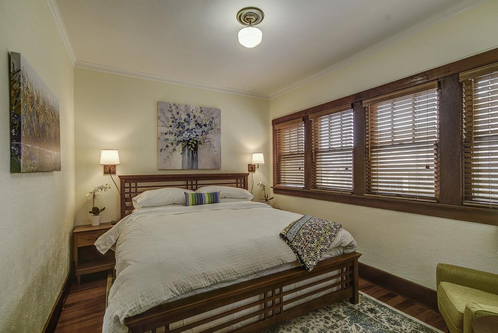 Authentic Craftsman Bungalow W/ Hot Tub - thumb 3