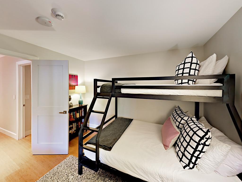 Avon Condo 137 Benchmark - thumb 3