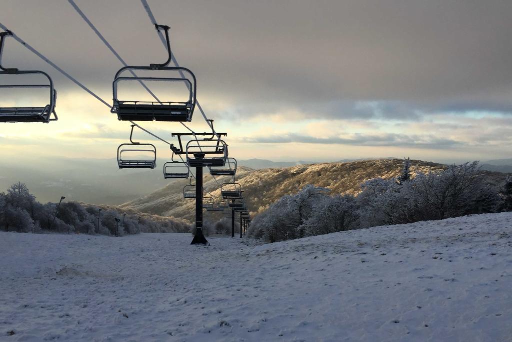 Banner Elk Home With Mtn Views, BBQ & Pool Table - thumb 2