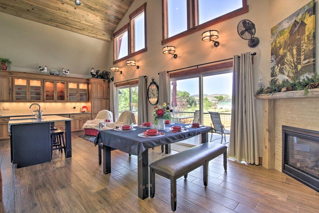 Barn Retreat And Event Venue, 5 Miles To Old Town! - thumb 3