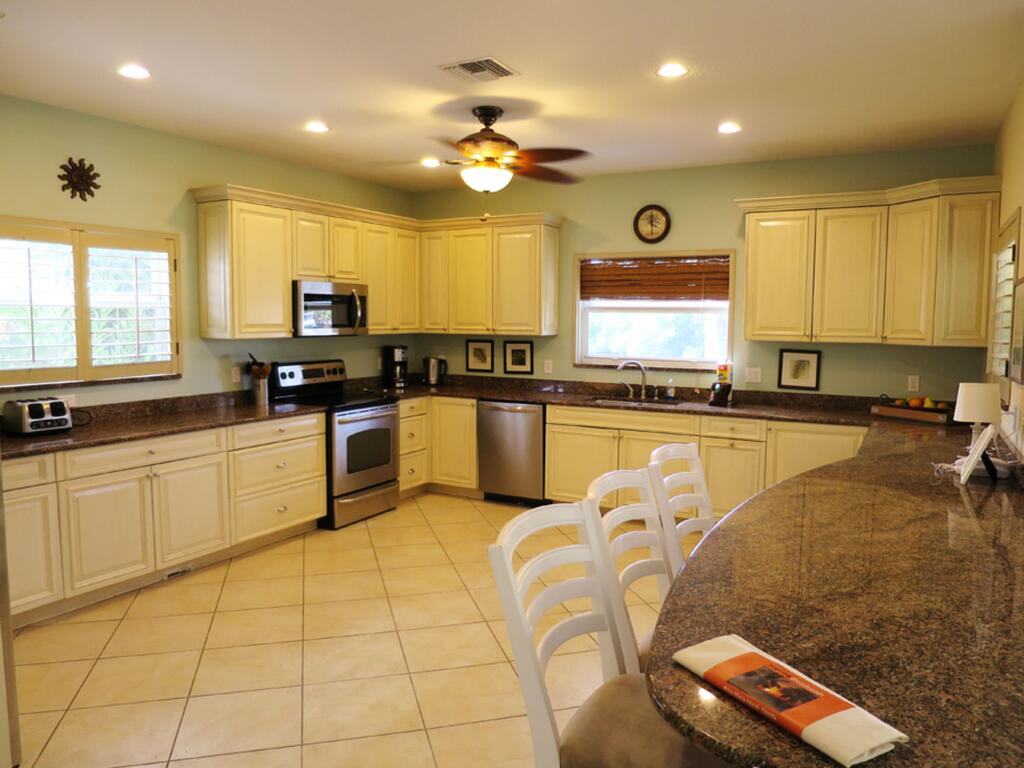 Bay View Dream Waterfront Home - thumb 3