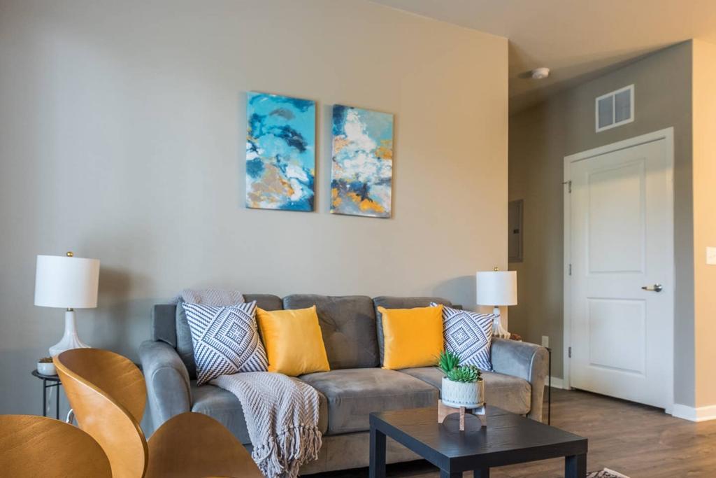 Baymeadows 2 BR Apt By Frontdesk - thumb 3