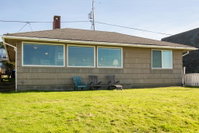Beach Bungalow - Roads End Tourism Bookings