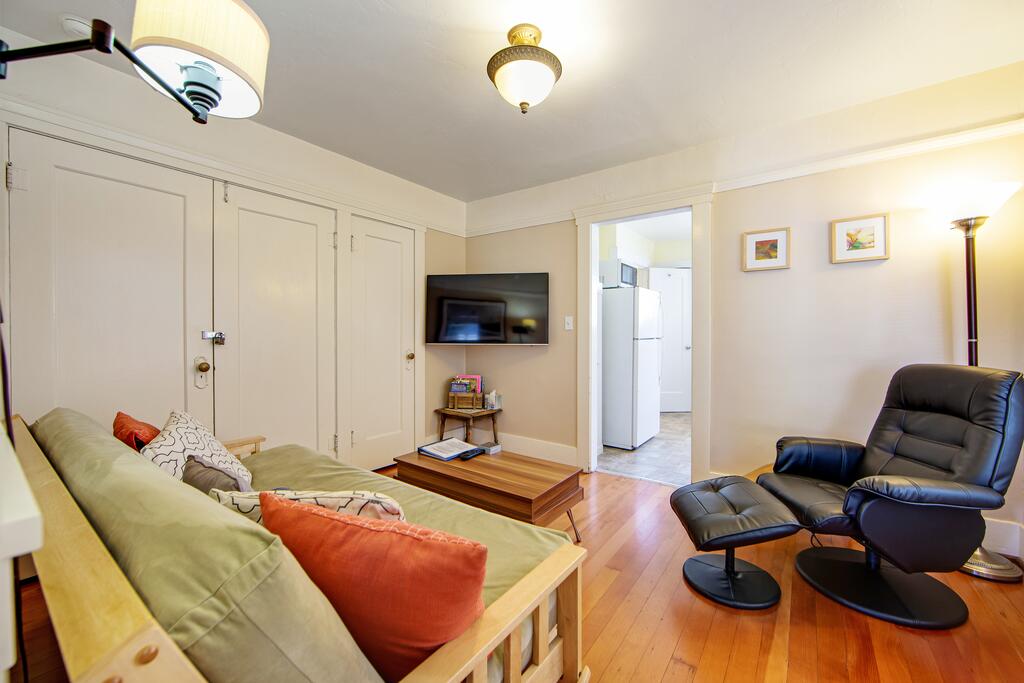 Beach Hill Bungalow - thumb 2