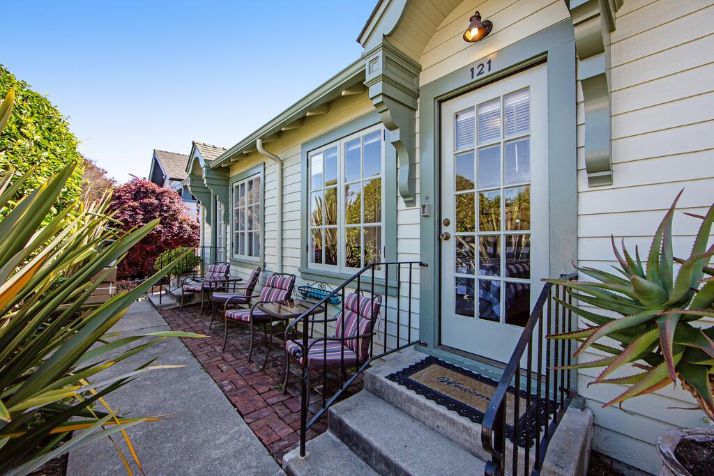 Beach Hill Bungalow - thumb 1