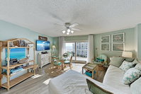 Beach-View Tradewinds Retreat Beachside Pool condo Tourism Bookings