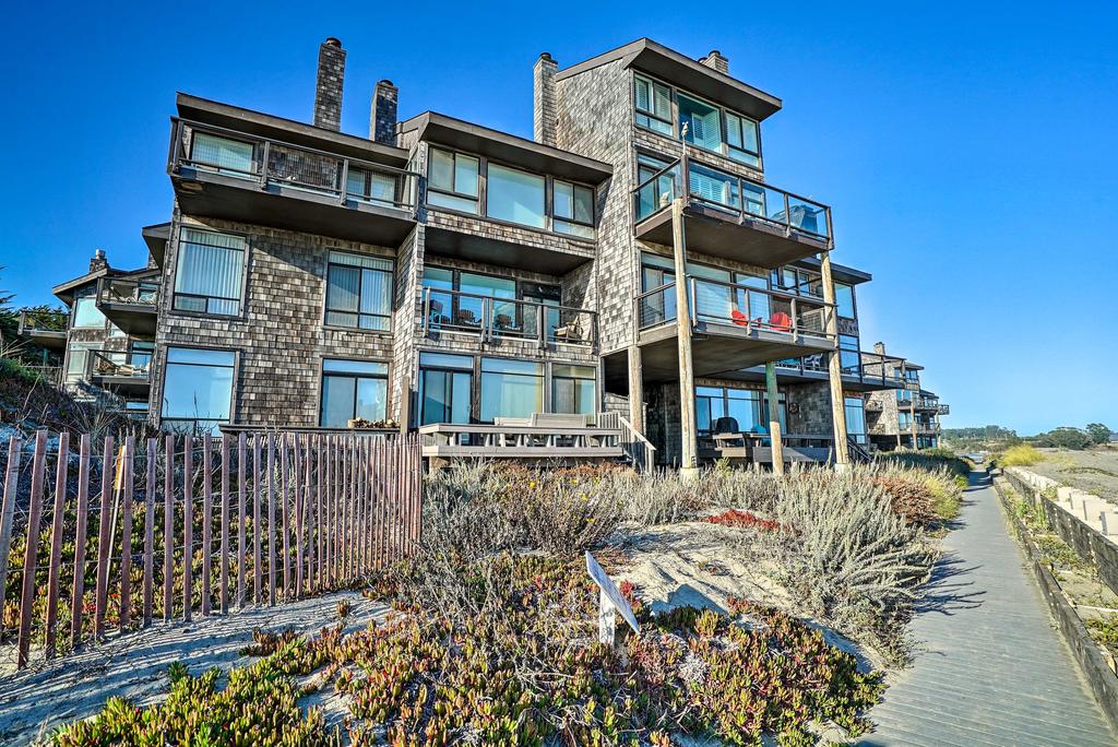 Beachfront Condo With BBQ And Monterey Bay Views! - thumb 2