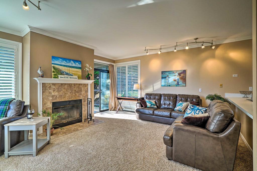Beachfront Condo With BBQ And Monterey Bay Views! - thumb 0