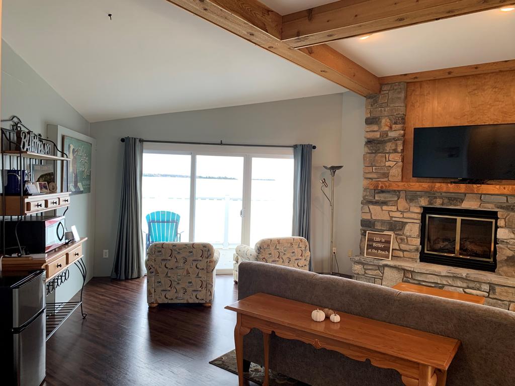 Beachfront Inn - thumb 1