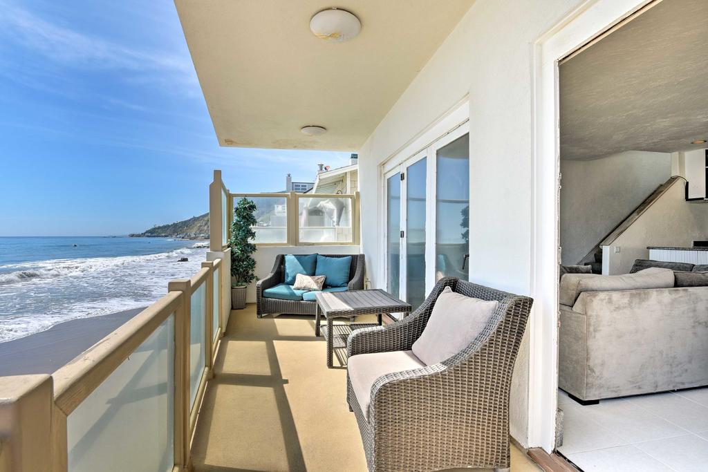 Beachfront Malibu House With 3 Decks, Jacuzzi, Sauna - thumb 1