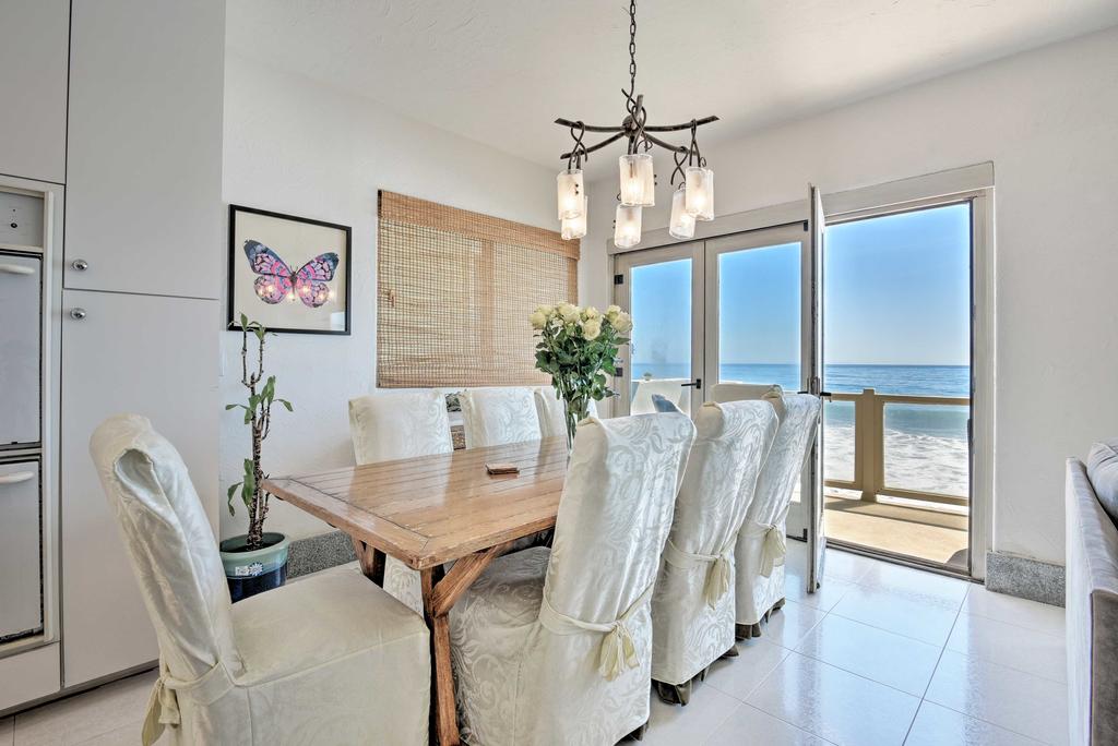 Beachfront Malibu House With 3 Decks, Jacuzzi, Sauna - thumb 2