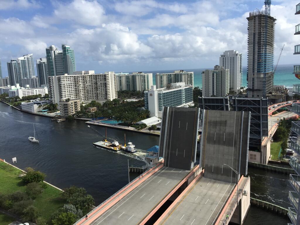 BEACHWALK 0406 Two Bedroom Two Bathroom Apartment - thumb 1