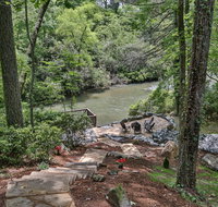 Bear Rapids on the Cartecay - USA Accommodation