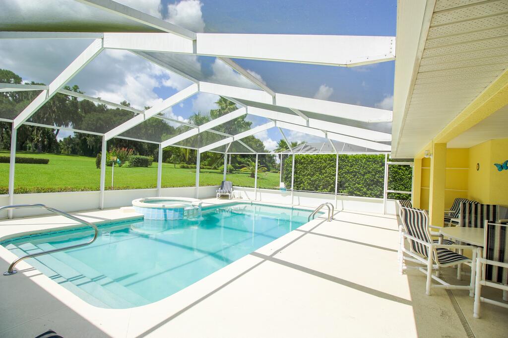 Beautiful & Sunny Pool Home With Golf View Home - thumb 1