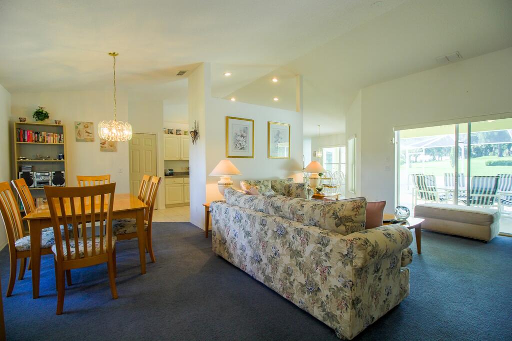 Beautiful & Sunny Pool Home With Golf View Home - thumb 2