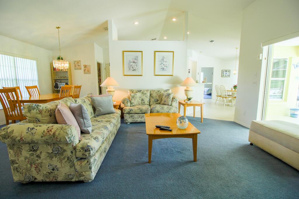 Beautiful & Sunny Pool Home With Golf View Home - thumb 3