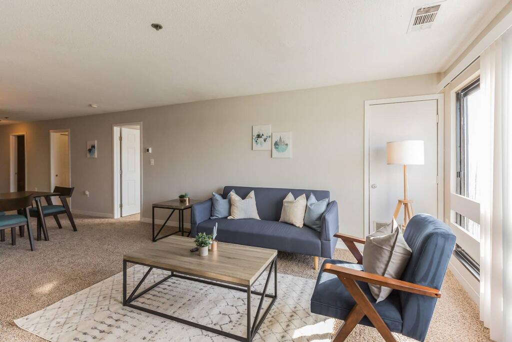 Beautiful 2-Bedroom Flat + Gym + Pool - thumb 0