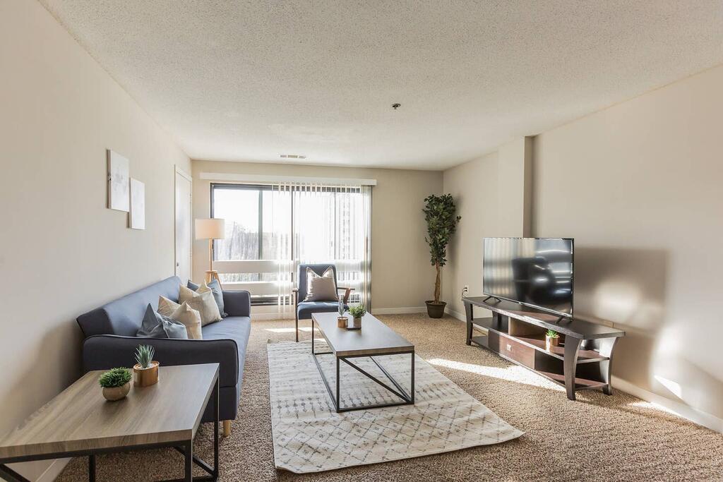 Beautiful 2-Bedroom Flat + Gym + Pool - thumb 3