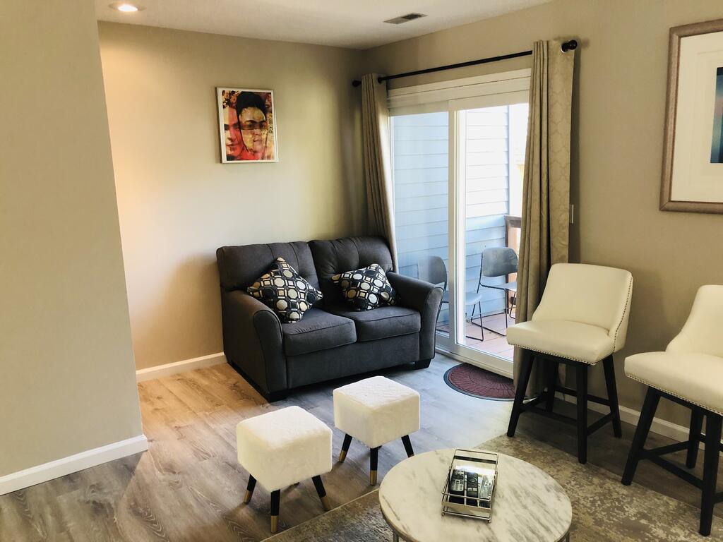 Beautiful 2bedrooms Townhome Near KU And Downtown - thumb 1