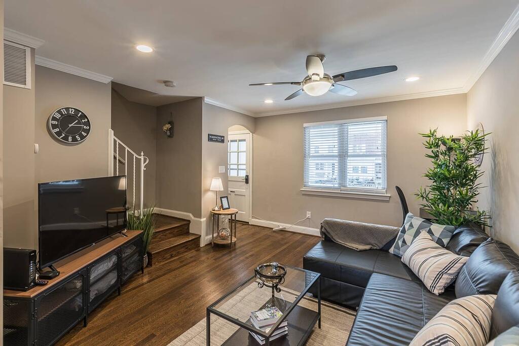 Beautiful 3br 2ba House With Cozy Backyard - thumb 3