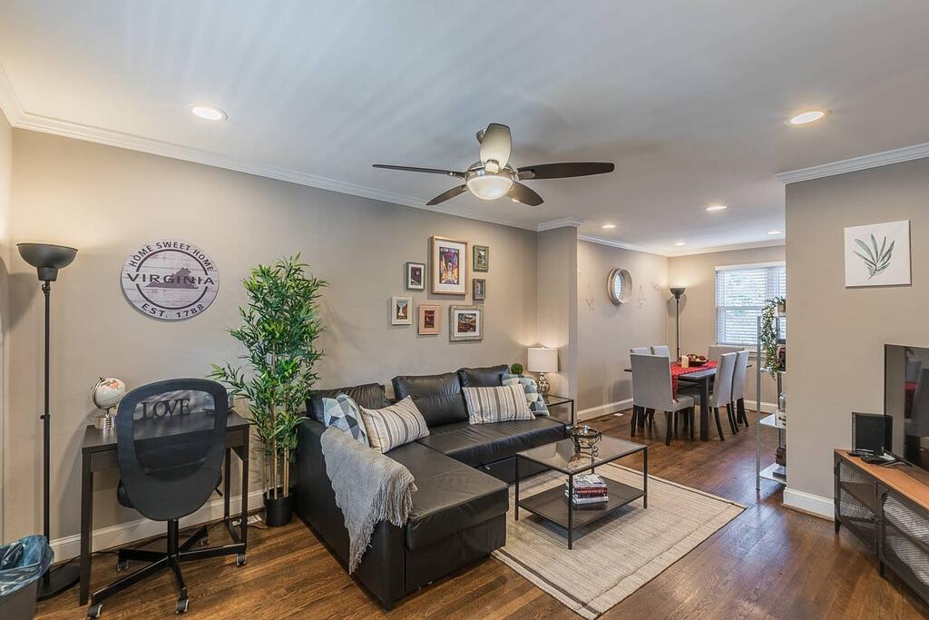 Beautiful 3br 2ba House With Cozy Backyard - thumb 0