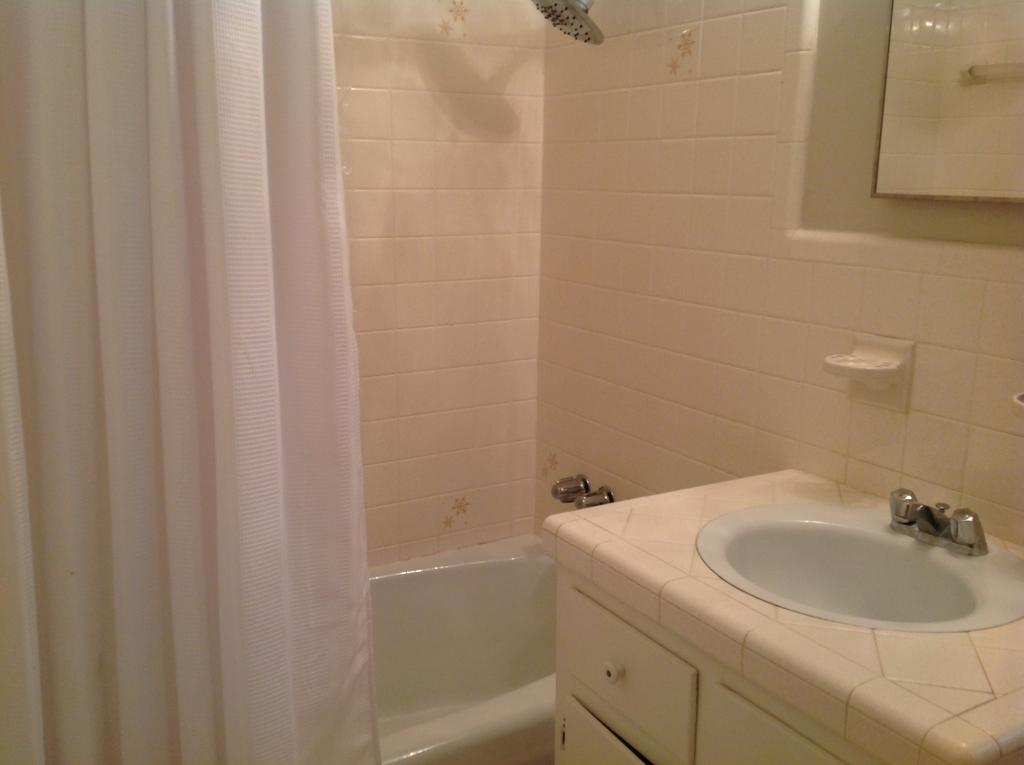 Beautiful 5 Bedroom, 3 Bathroom Single Family Home North Of Town! - thumb 2