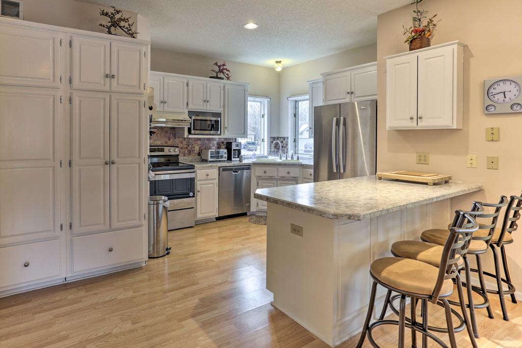 Beautiful 6BR Home Near Airport & Mall Of America! - thumb 2