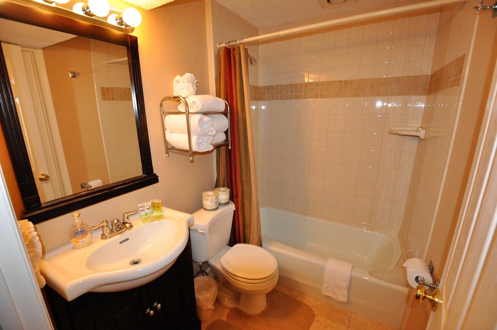 Beautiful Creekside Home W/ Hot Tub - thumb 3