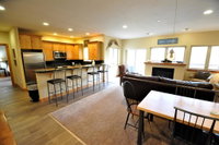 Beautiful East Vail 3 Bedroom Condo w/Hot Tub On shuttle Route. Tourism Bookings