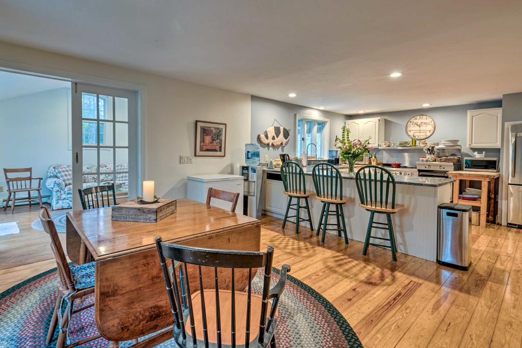 Beautiful Farmhouse With Patio - 4 Mi To Beach! - thumb 1