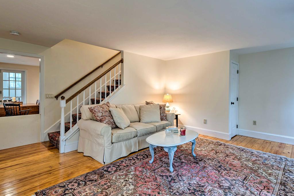 Beautiful Farmhouse With Patio - 4 Mi To Beach! - thumb 3