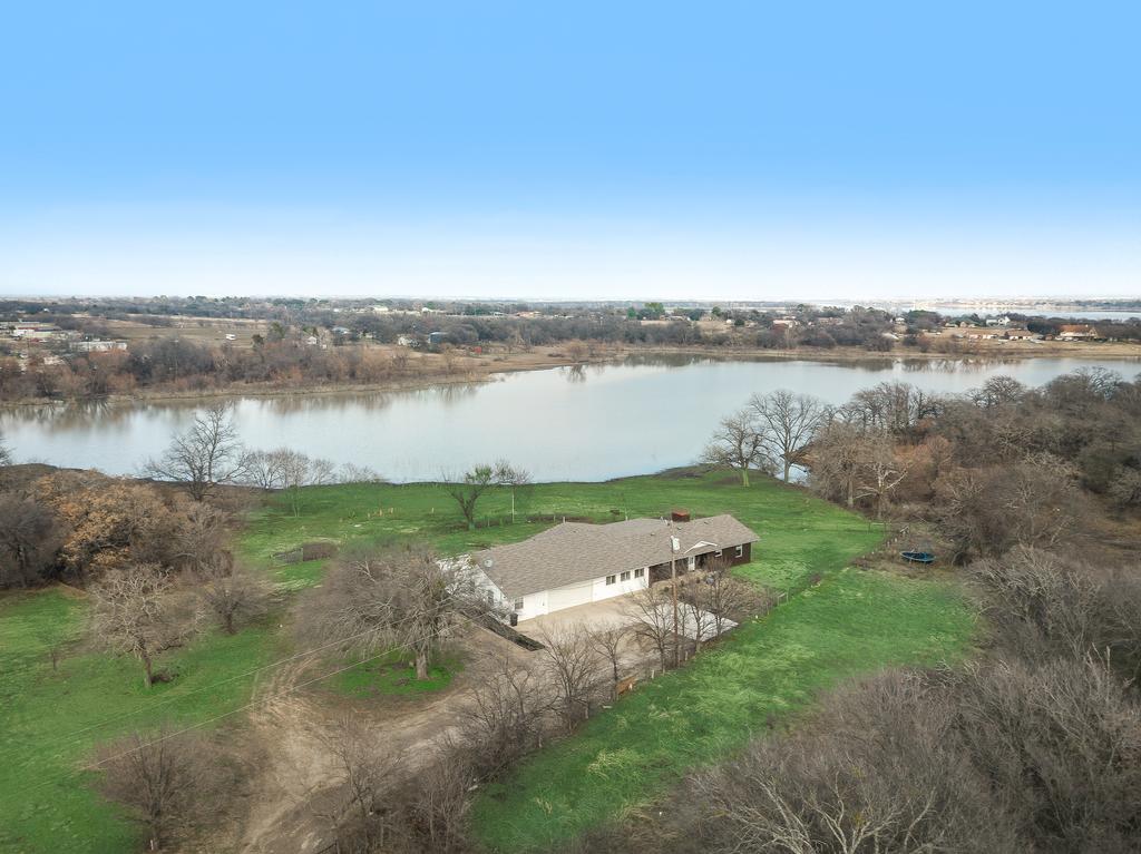 Beautiful Lake Lewisville Waterfront Retreat - thumb 1