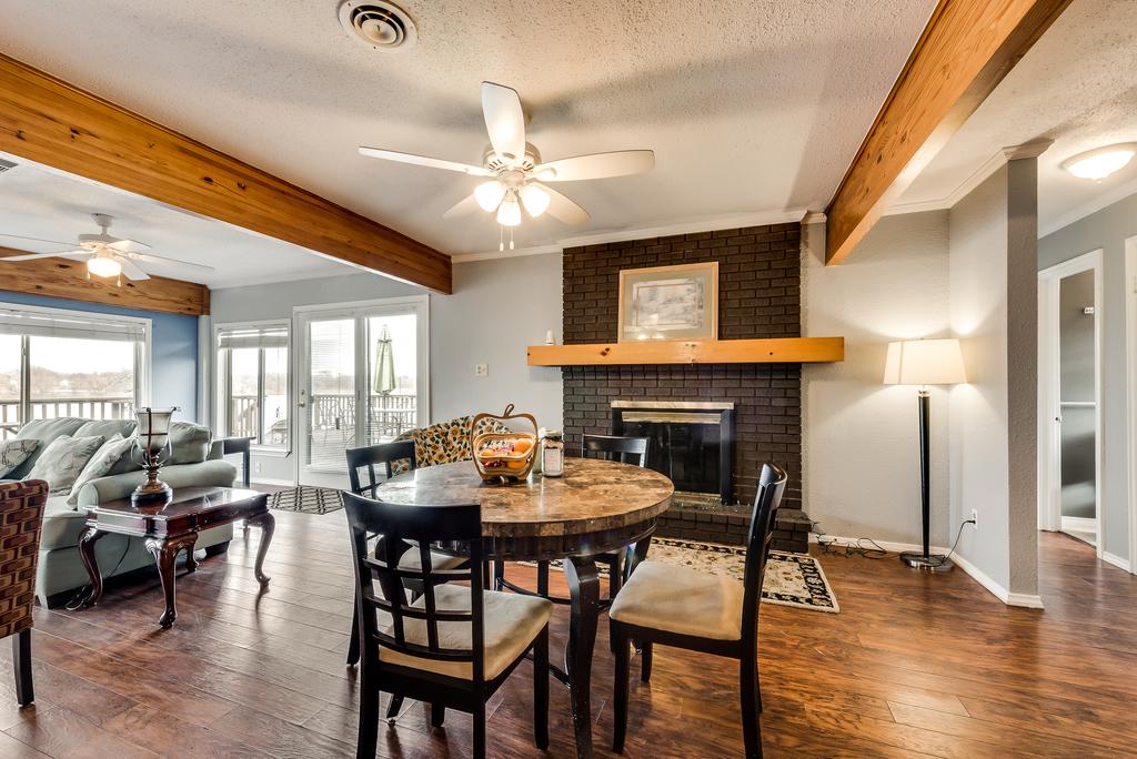 Beautiful Lake Lewisville Waterfront Retreat - thumb 3