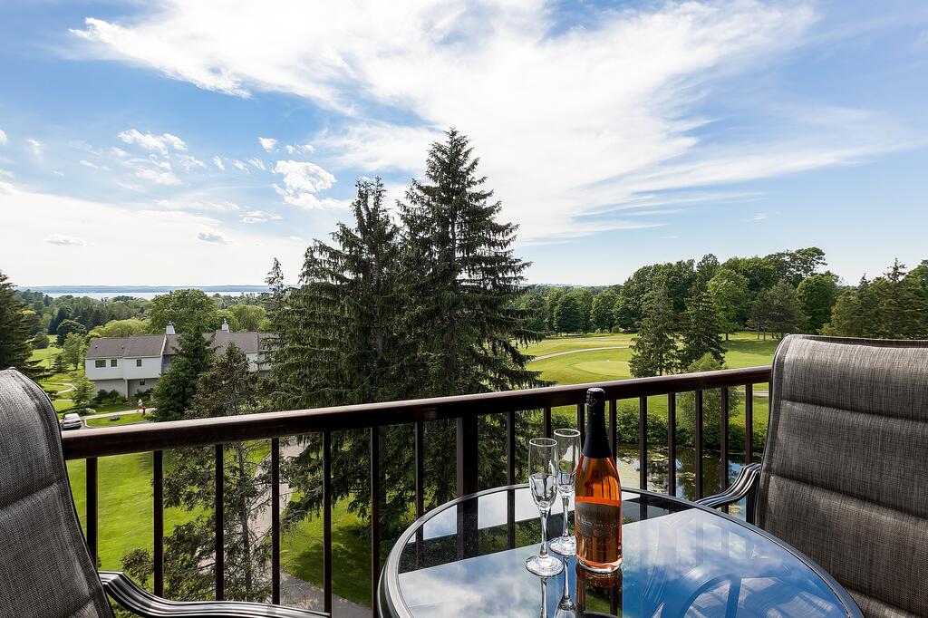Beautiful Lake View Golf Course Condo - thumb 0