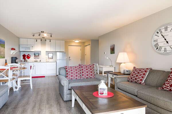 Beautiful Lake View Golf Course Condo - thumb 1