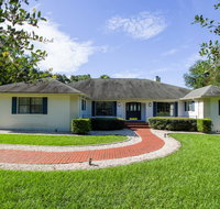 Beautiful Lakeview home - Tourism Bookings