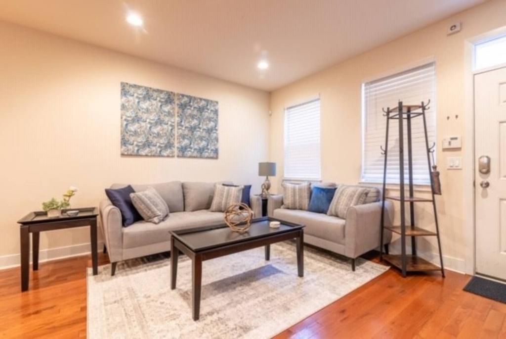 Beautiful Lux 4 Bedroom*Near PENN/CHOP*Roof Deck - thumb 2