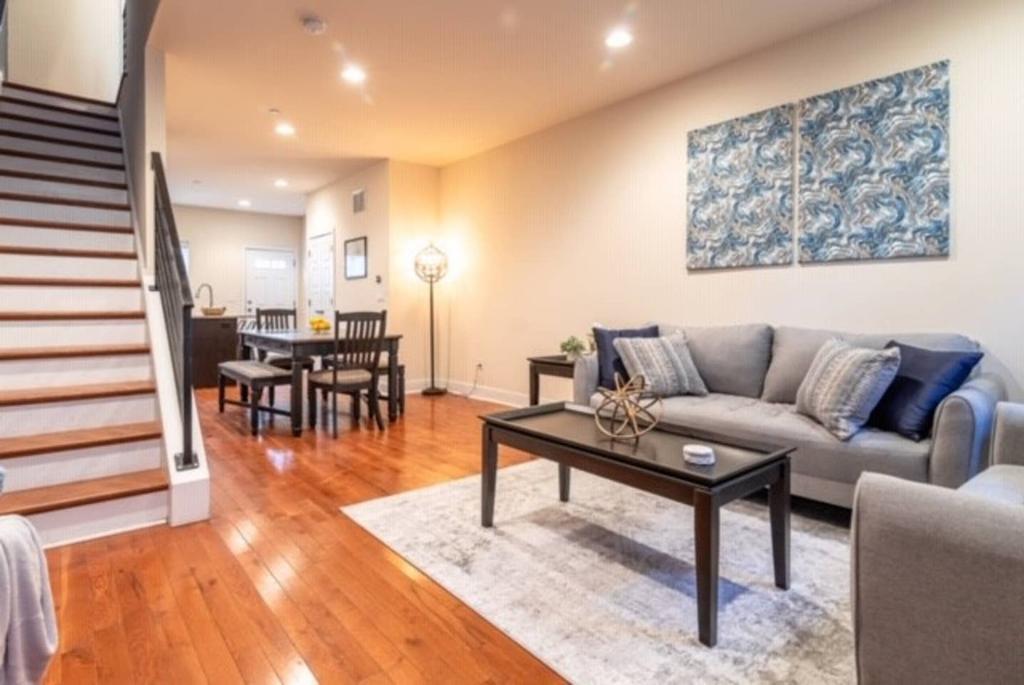 Beautiful Lux 4 Bedroom*Near PENN/CHOP*Roof Deck - thumb 3