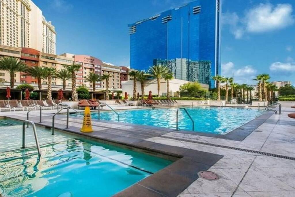 Beautiful Mountain View 1BR With Balcony- Free Valet - No Resort Fees - thumb 1