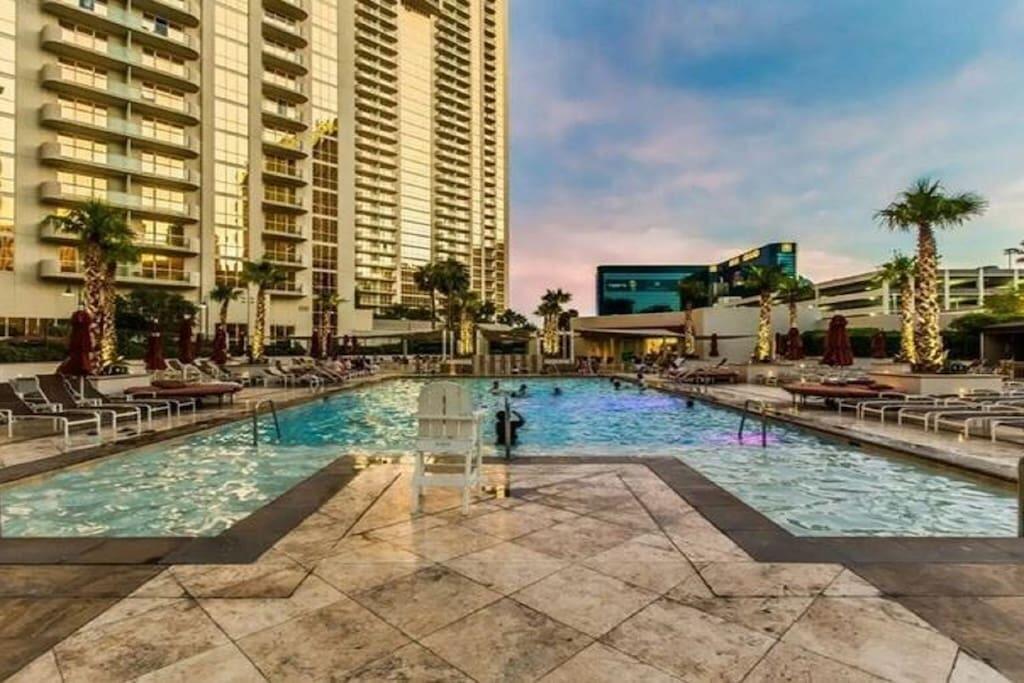 Beautiful Pool View With No Resort Fees And Free Parking At MGM Signature - thumb 1