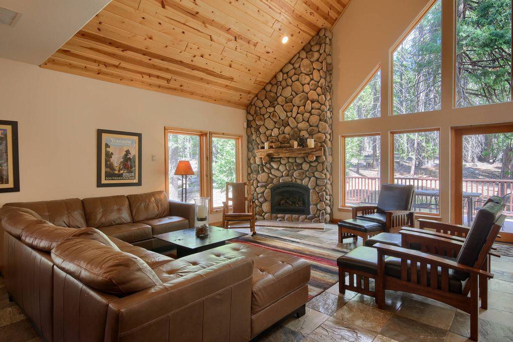 Beautiful Remodeled 3BDR Inside Yosemite - thumb 2