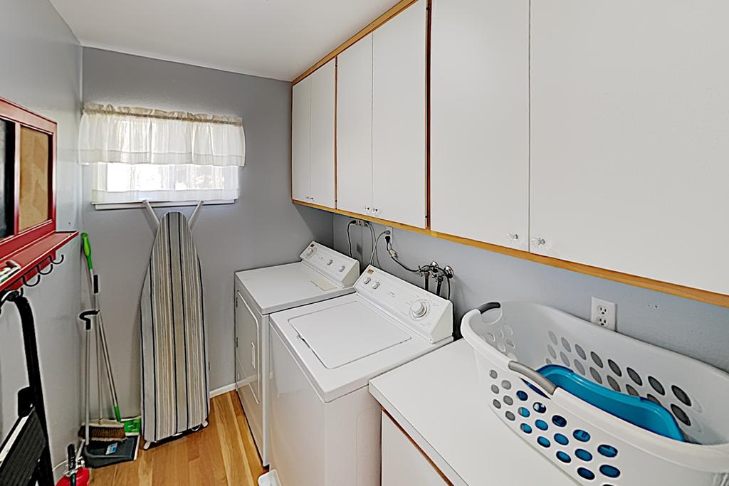 Beautiful Retreat: Lake/Mountain Views & Game Room Home - thumb 3