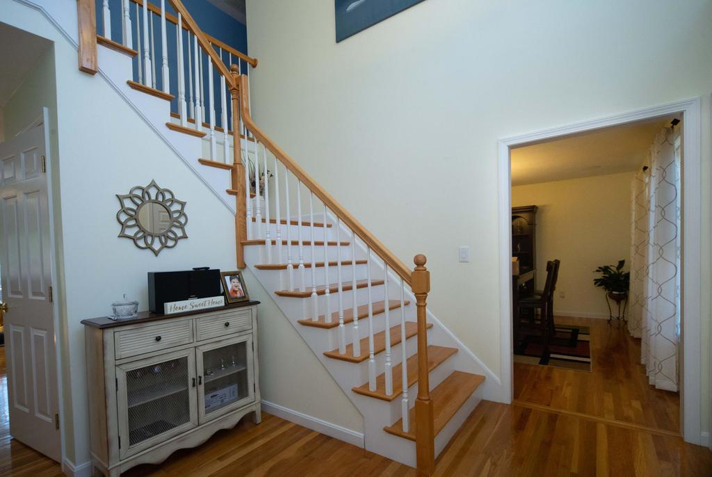 Beautiful South Shore Hidden Gem Next To Train Station Near Boston - thumb 1