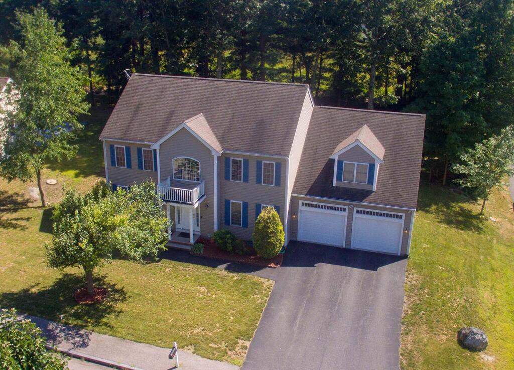 Beautiful South Shore Hidden Gem Next To Train Station Near Boston - thumb 0